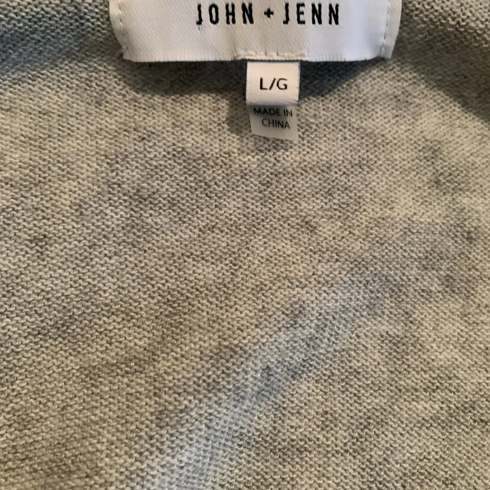 John + Jenn Ruffle Sweater Gray Size Large